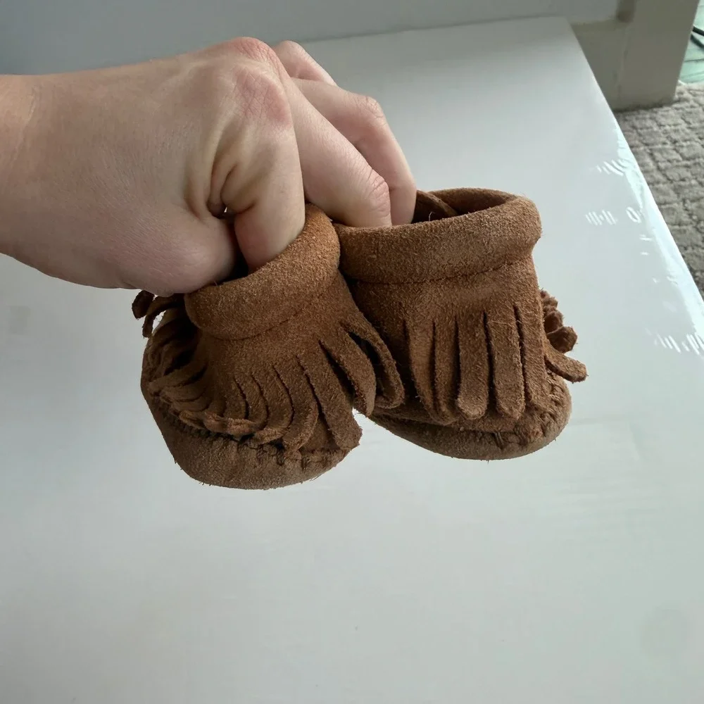 Kids Minnetonka Genuine Leather Fringe Booties‎ Size 8